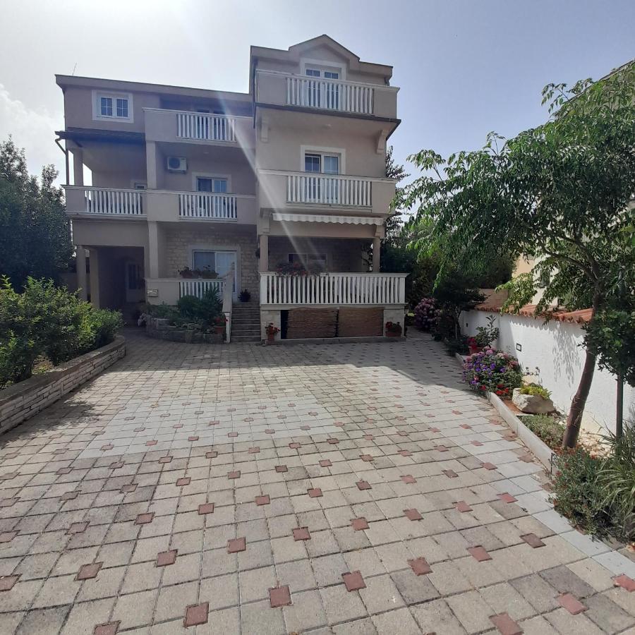 Apartments Filipovic Biograd Na Moru Eksteriør billede