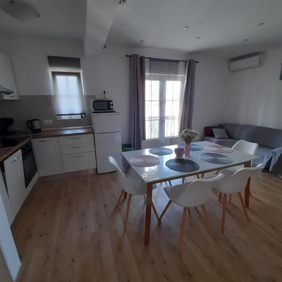 Apartments Filipovic Biograd Na Moru Eksteriør billede